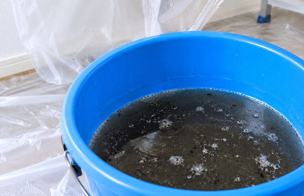 エアコンクリーニングで回収した汚水